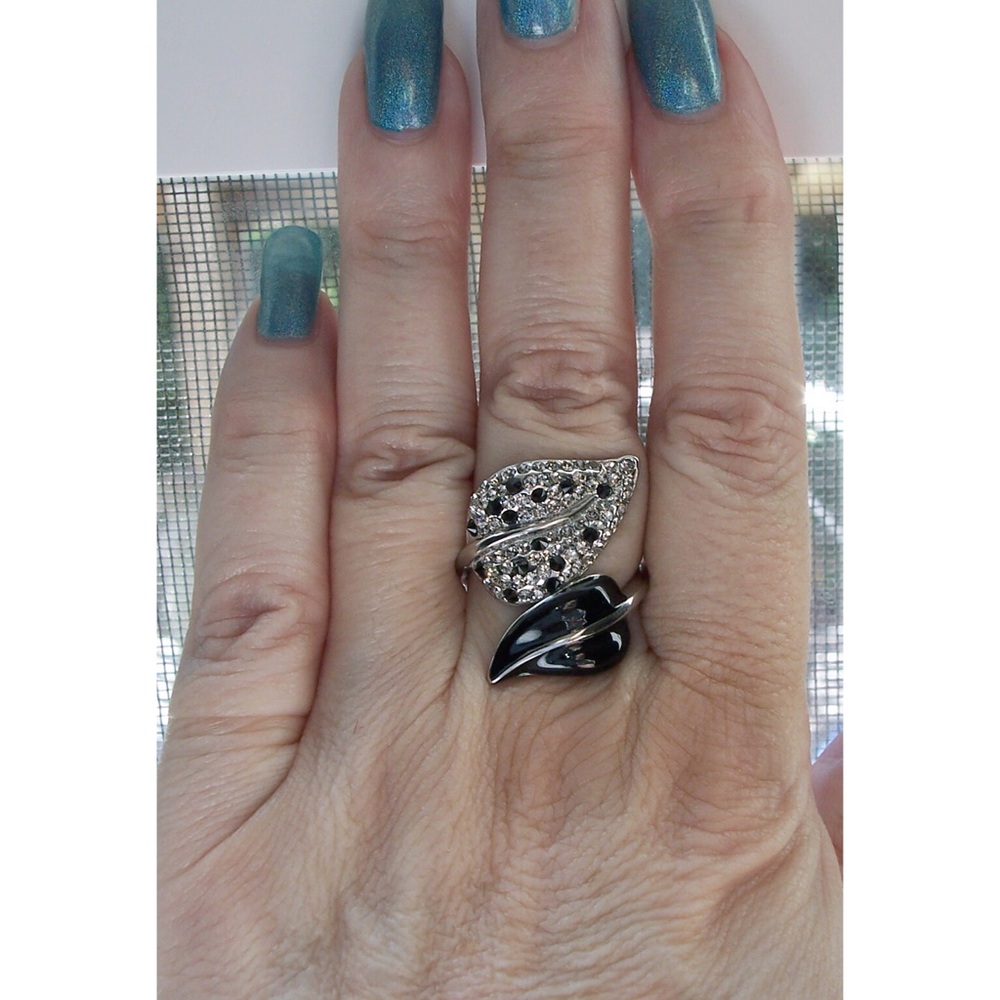 STAINLESS STEEL Black & Clear Crystals Leaf Ring - Picture 11 of 15